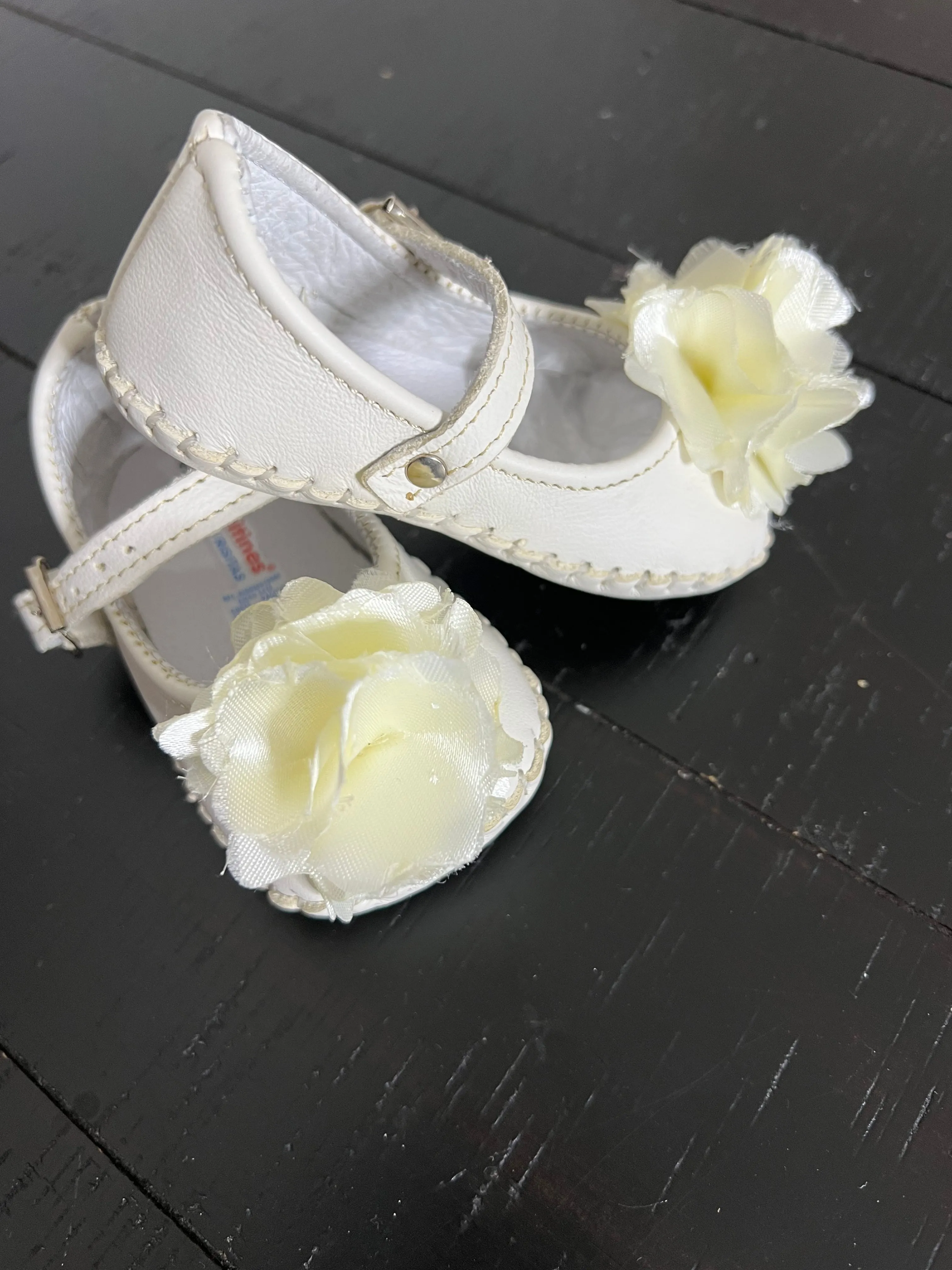 Girl Leather Baby baptism shoes in ivory (size 0-3 months only)